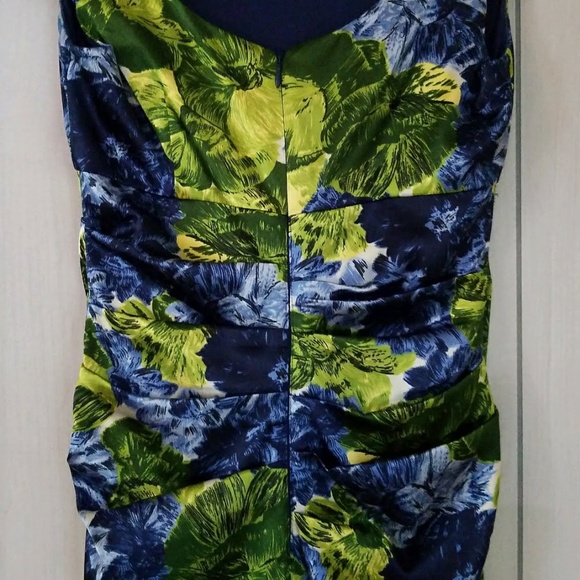 Beautiful Dress Great for Formals or Date Night! - Picture 4 of 8